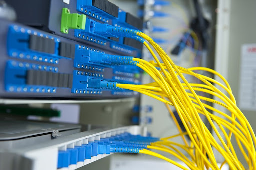 Infrastructure réseau pour entreprises algériennes : câblage structuré, Wi-Fi et sécurité